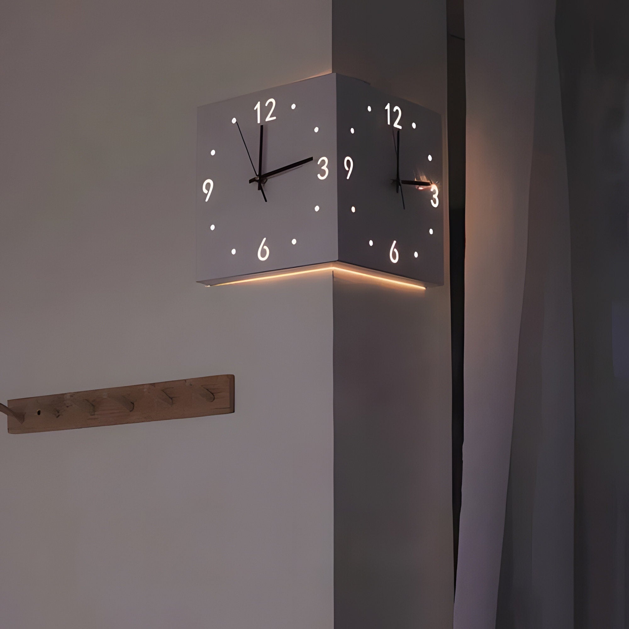EONIA MINIMALIST WALL CLOCK